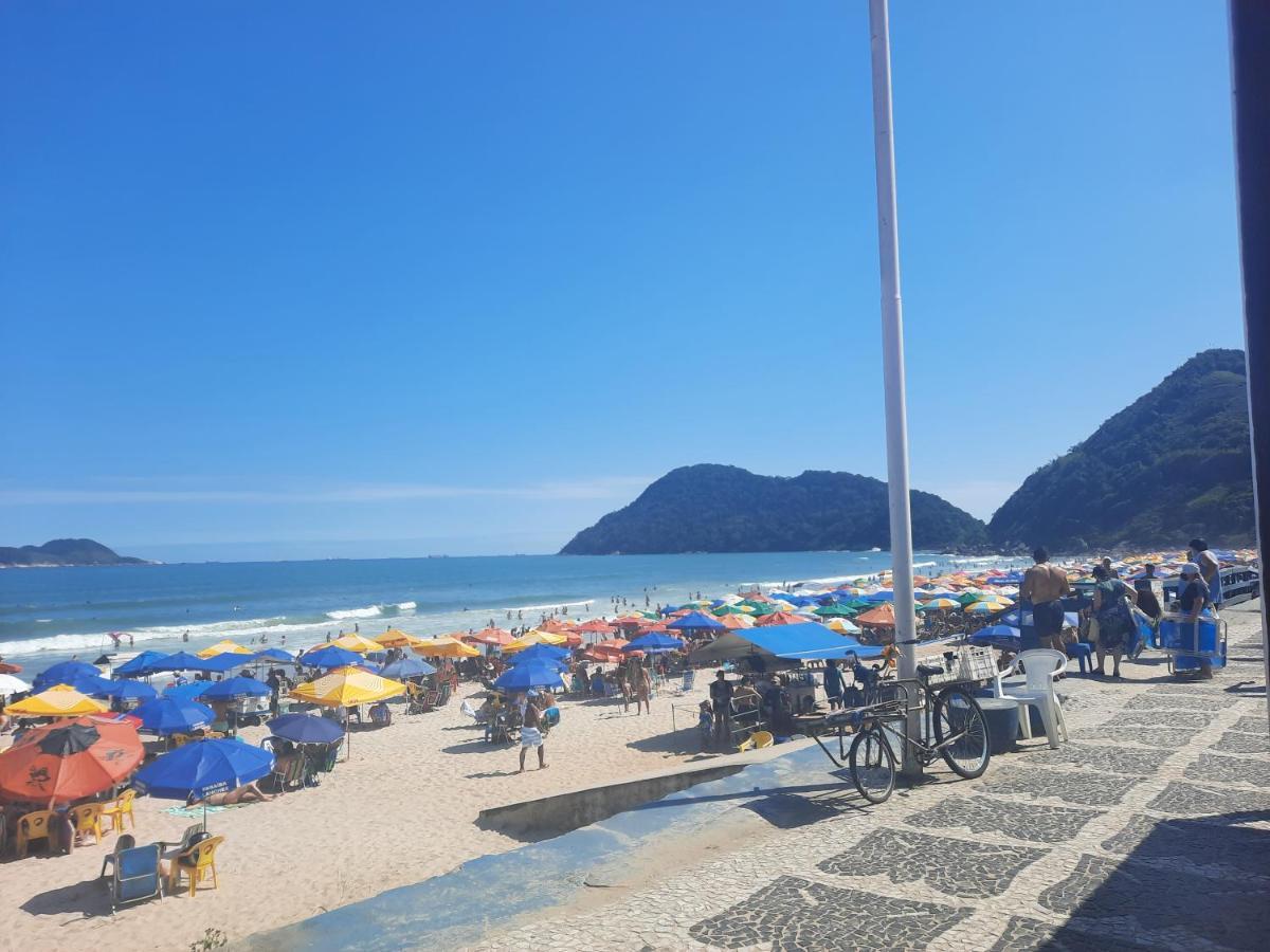 Apto Na Praia Do Tombo A 100M Гуаружа Экстерьер фото